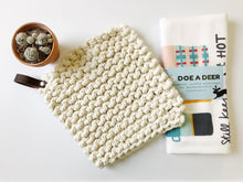 Load image into Gallery viewer, Hand Knit Chunky Pot Holders