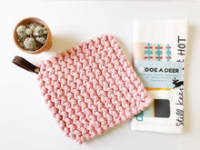 Load image into Gallery viewer, Hand Knit Chunky Pot Holders